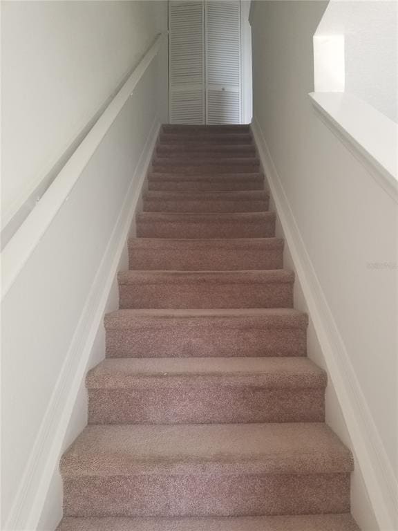 Building Photo - 705 Chelsea Dr