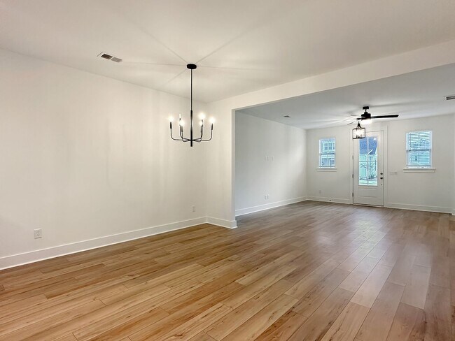 Building Photo - Luxury Townhome in Midtown Nexton