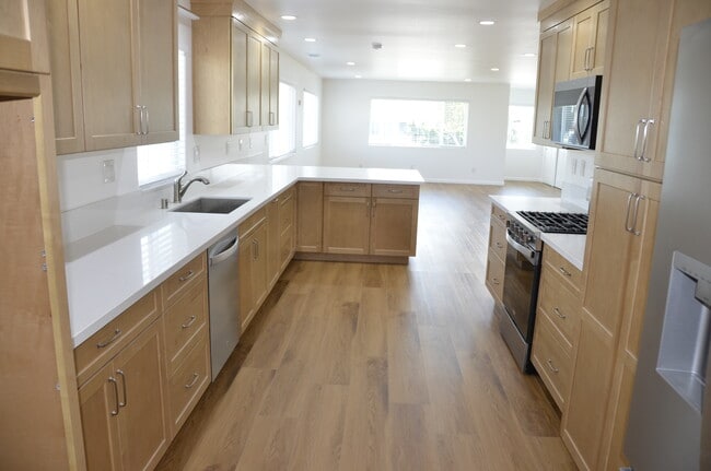 Building Photo - 3605 W 181st St