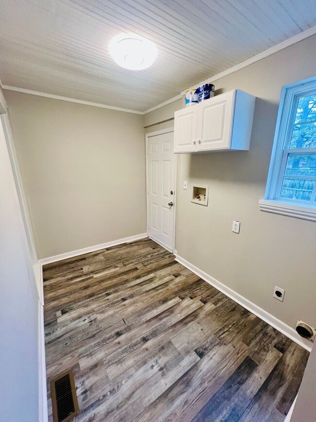Building Photo - Beautifully Renovated 4bdrm/2bth Home Located in Richmond's Southside!!