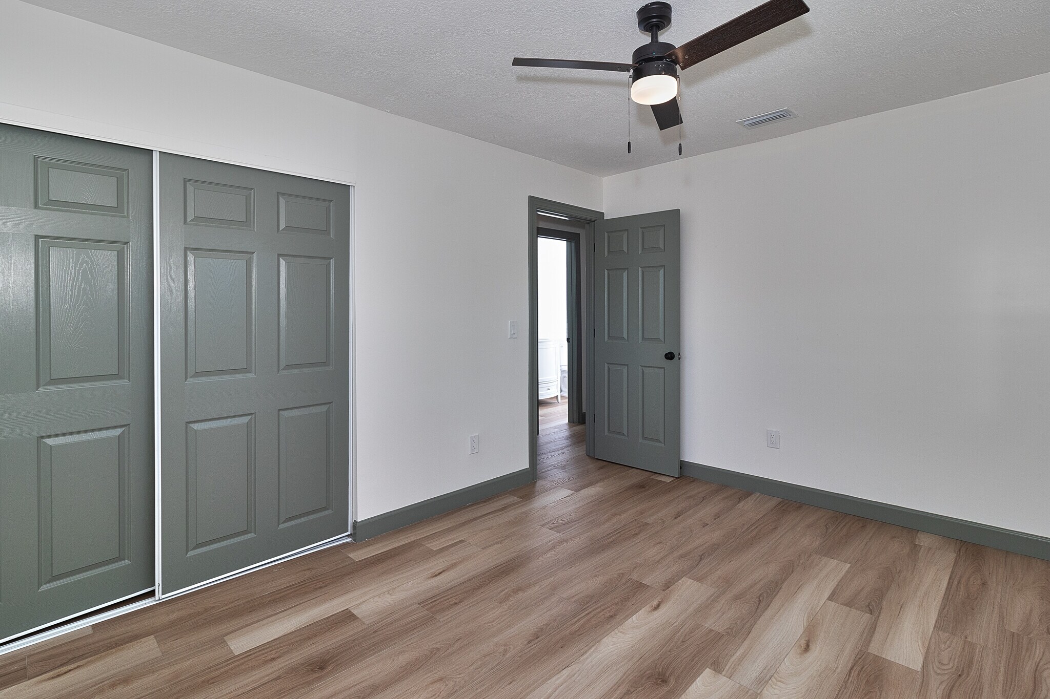 Building Photo - 508 91st Ave N