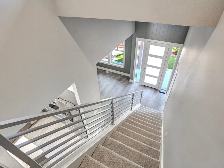 Building Photo - 84 SW Meadow Dr