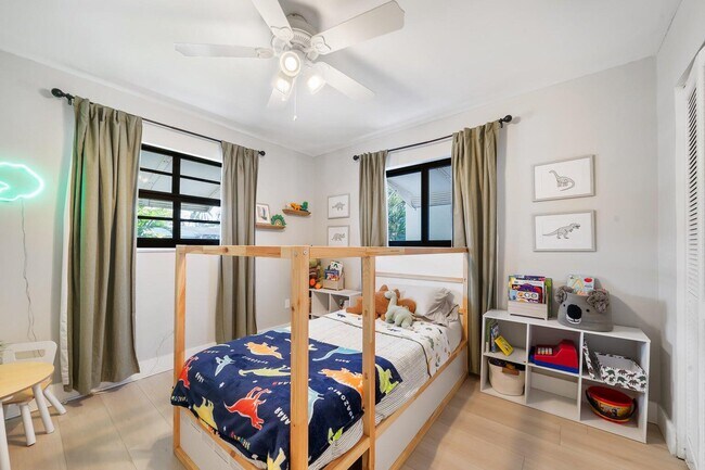 Building Photo - 232 Wellesley Dr