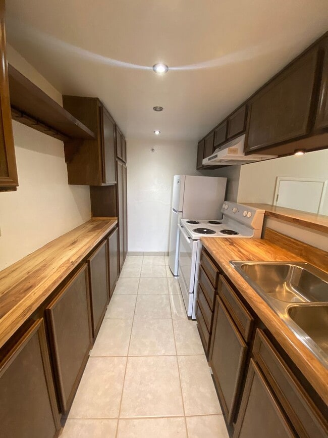 Building Photo - 7508 Parkway Dr