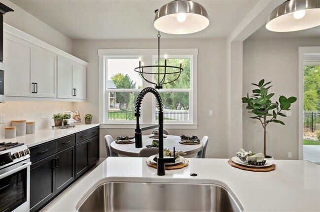 Building Photo - BRAND NEW HOME!!  4 Bedrooms, 3 Baths, Large Open Floor Plan!  Perfect Location, Must See!