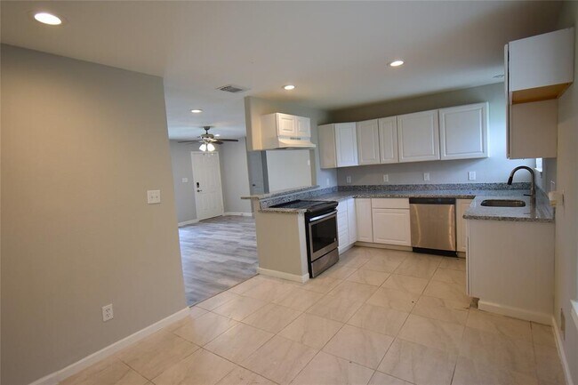 Building Photo - 12806 Cinder Cone Trail