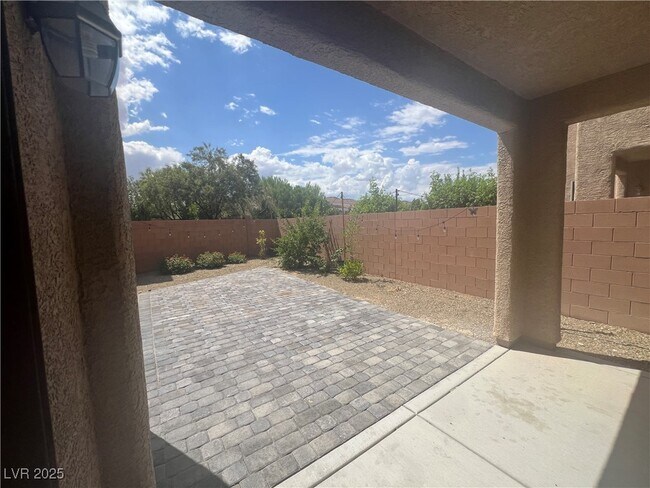 Building Photo - 909 Earth Luster Rd