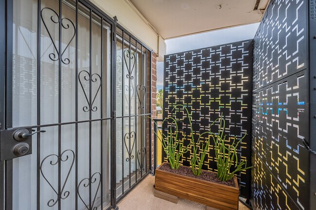 Outdoor balcony privacy screen - 3940 E. Timrod St. #226