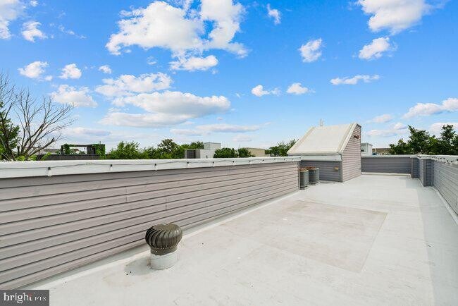 Building Photo - 1328 N 7th St
