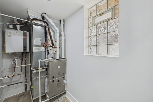 Building Photo - 7919 S Ellis Ave