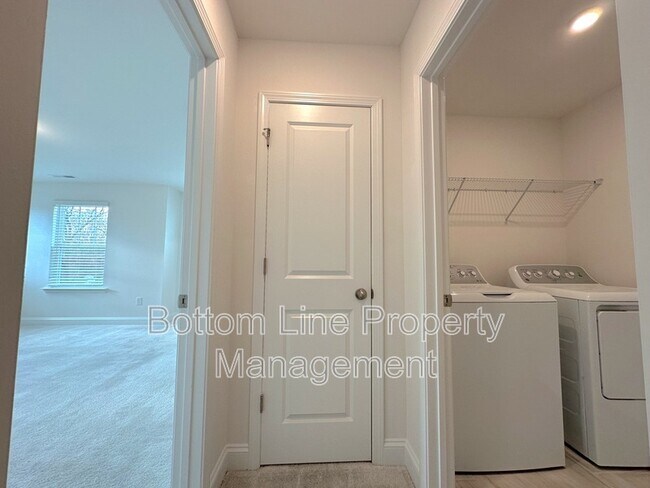 Building Photo - 2938 Clyde Dr