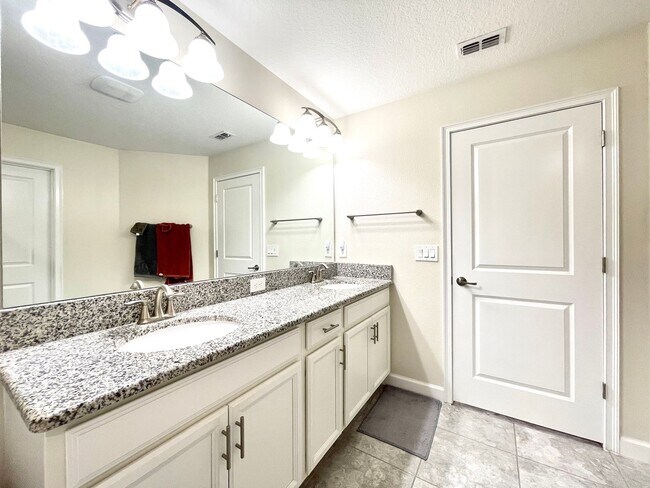 Building Photo - Available Move In 06/01! - Beautiful 3 Bed...