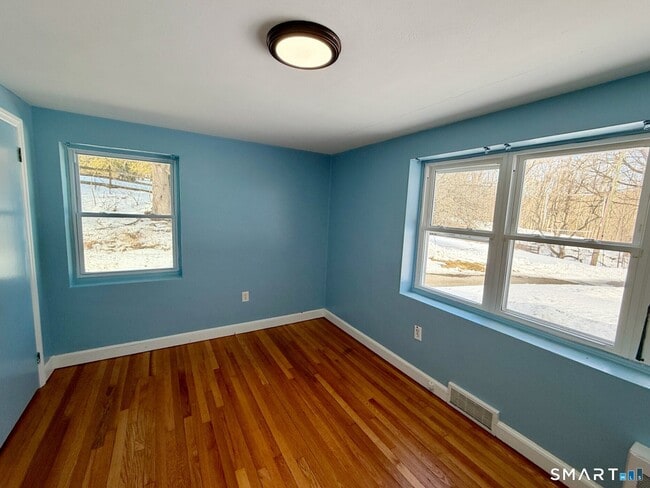 Building Photo - 25 Plymouth Rd