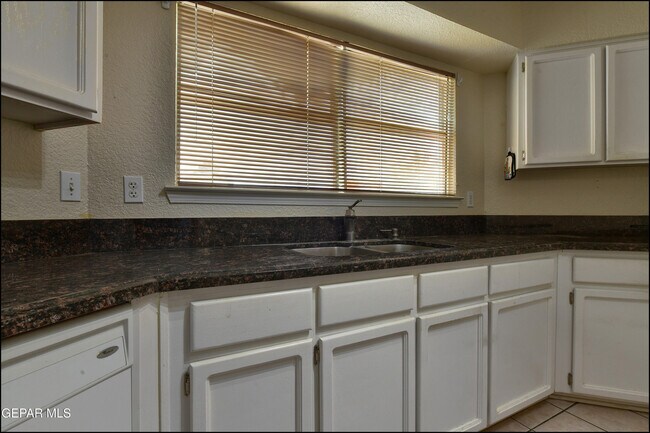 Building Photo - 11109 Loma Grande Dr