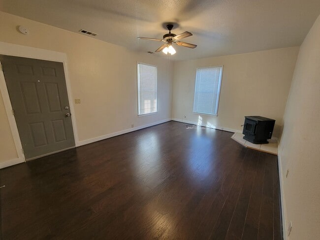 Building Photo - 2 Bedroom 1 Bathroom Home in Corning For R...