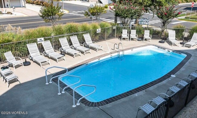 Building Photo - 1810 Central Ave