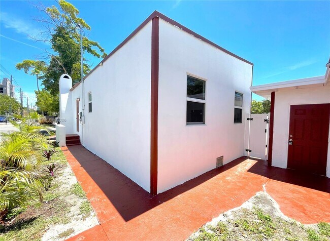 Building Photo - 456 S 20th Ave