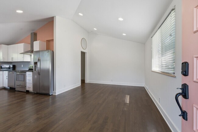 Building Photo - 1147 Cahal Ave