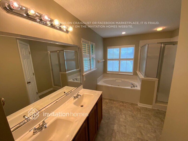 Building Photo - 564 Redberry Ln