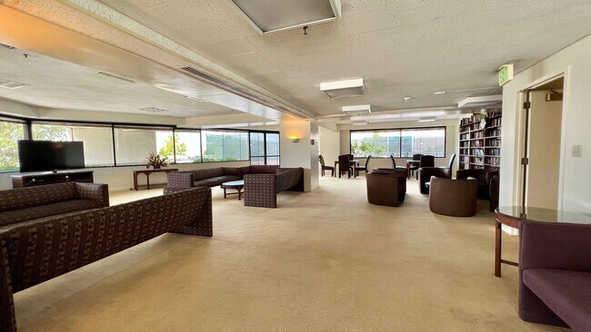 Building Photo - Spacious and convenient  east-facing 1Bd 1...