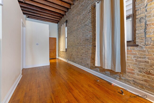 Building Photo - 2955 N Spaulding Ave