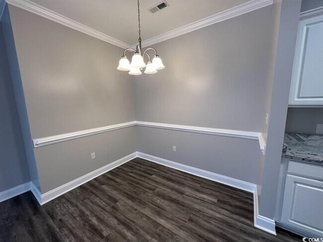 Building Photo - 2057 Silvercrest Dr