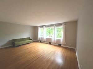 Building Photo - 556 Barton Ave