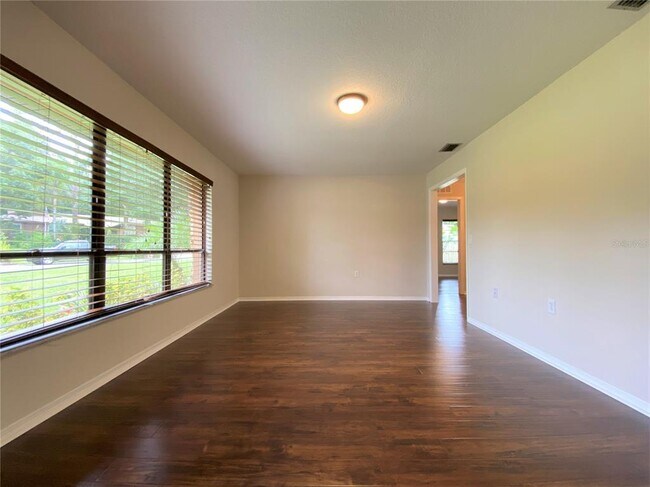 Building Photo - 214 Stevenage Dr