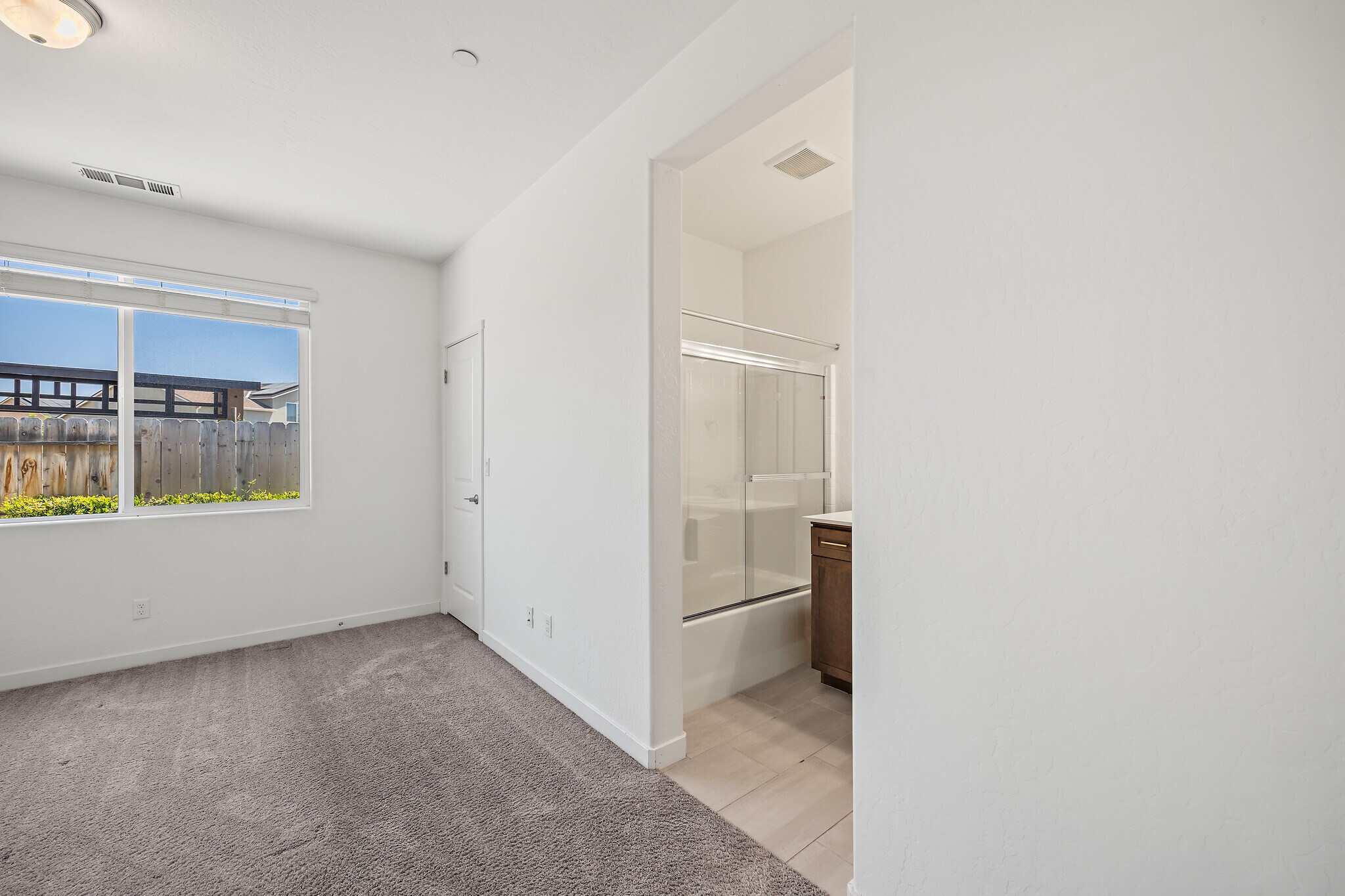 Building Photo - 821 Amanecer Ave