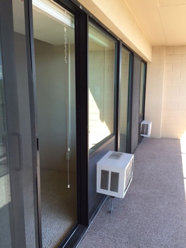 Building Photo - 1 Bedroom at Citywalk Downtown with Utilities Included!!