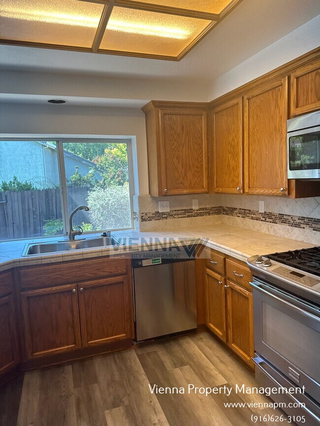 Building Photo - 108 Donegan Ct