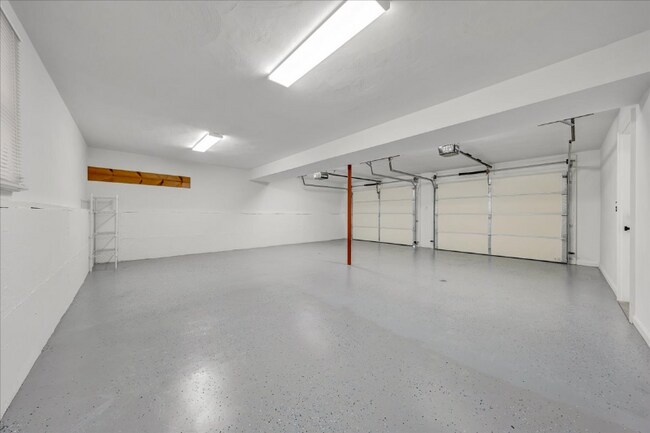 Building Photo - 5184 Orchard Hill Dr