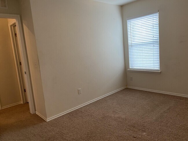 Building Photo - 18101 Viento Dr