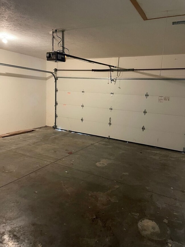 Building Photo - 3 Bed 2 Bath 2 Car Garage plus Bonus Room Available July 31, 2023