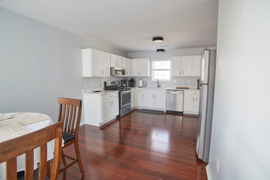 Building Photo - 810 Williamsburg Ln