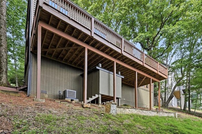 Building Photo - 424 S Sanderlin Mtn Dr