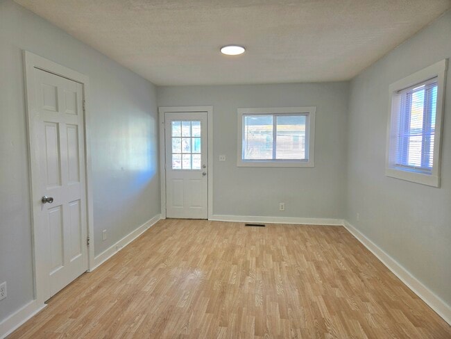 Building Photo - 324 Rosewood Ave