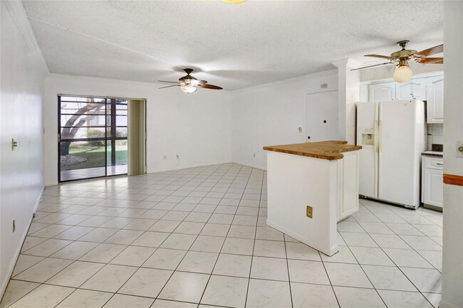 Building Photo - 9926 S Belfort Cir