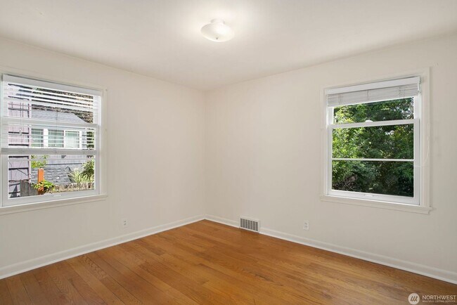 Building Photo - 4021 NE 60th St