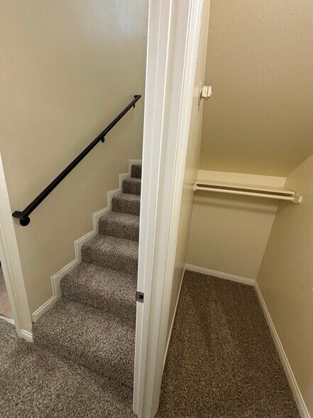 Building Photo - 216 E 97th St