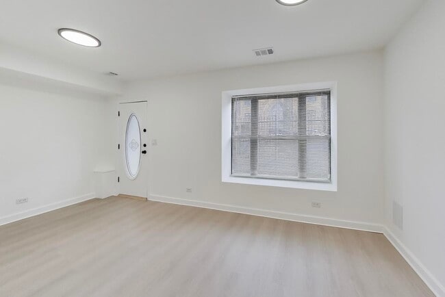 Building Photo - 1244 N Wolcott Ave