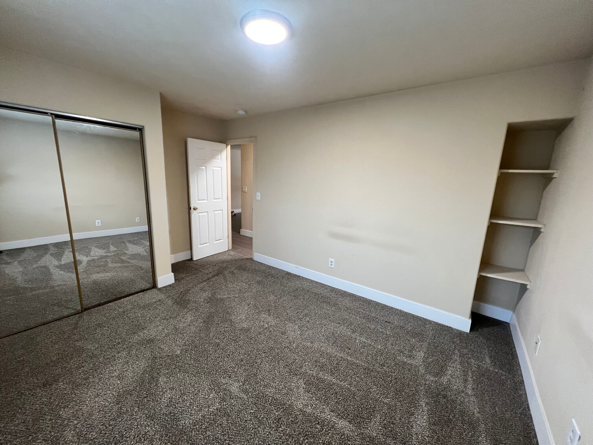 Building Photo - 33 E Lacrosse Ave