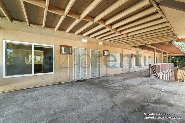 Building Photo - 132 W 18th St