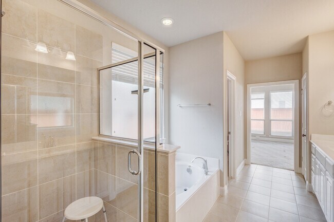 Building Photo - 15609 Canyon Ridge