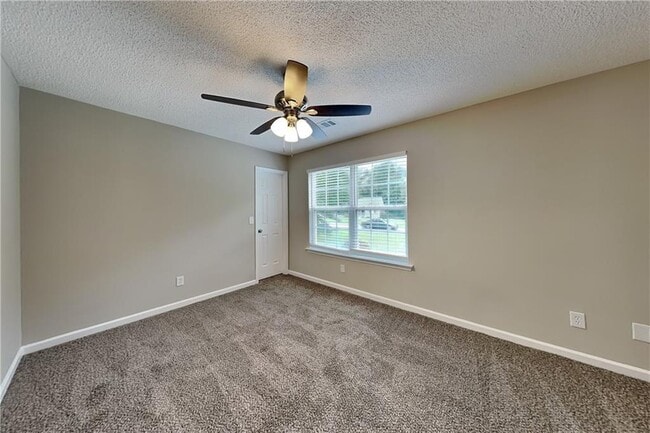 Building Photo - 1128 Grandview Cir