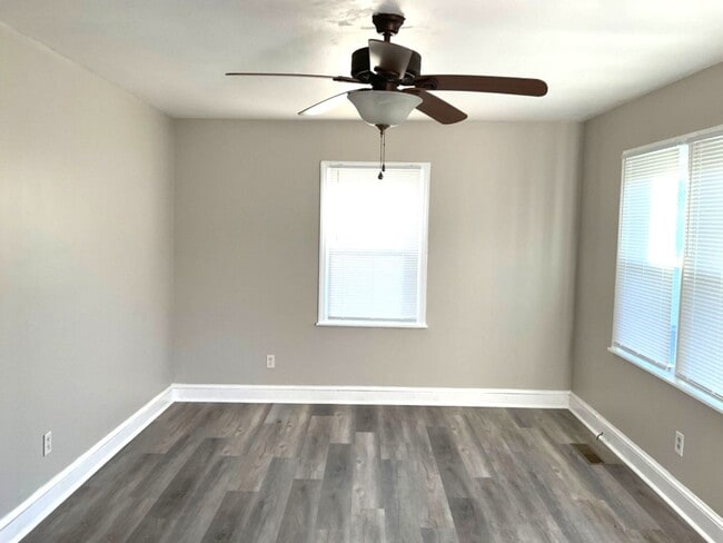 Building Photo - 615 Riverside Dr