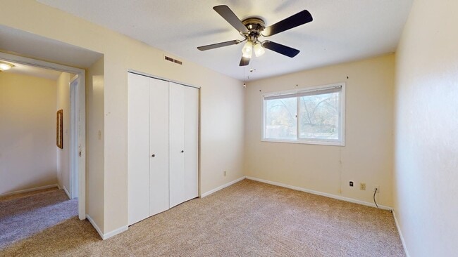 Building Photo - Cute 3 Bedroom Townhouse in SE Ames