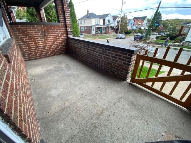 Building Photo - Available October 22, 2025, Lease will end...