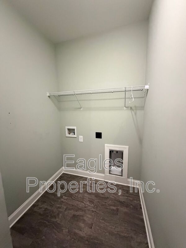 Building Photo - 205 Coffman Dr