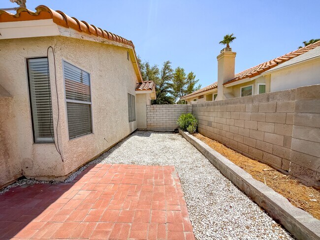 Building Photo - 8423 Palmada Dr